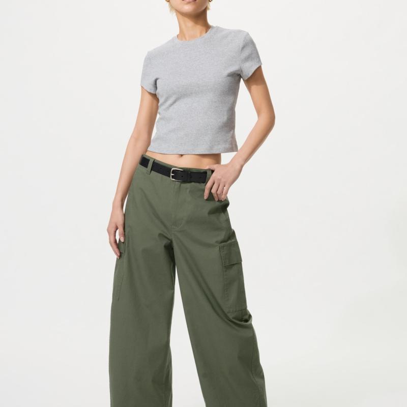 UNIQLO - Quần nữ ống cong túi hộp