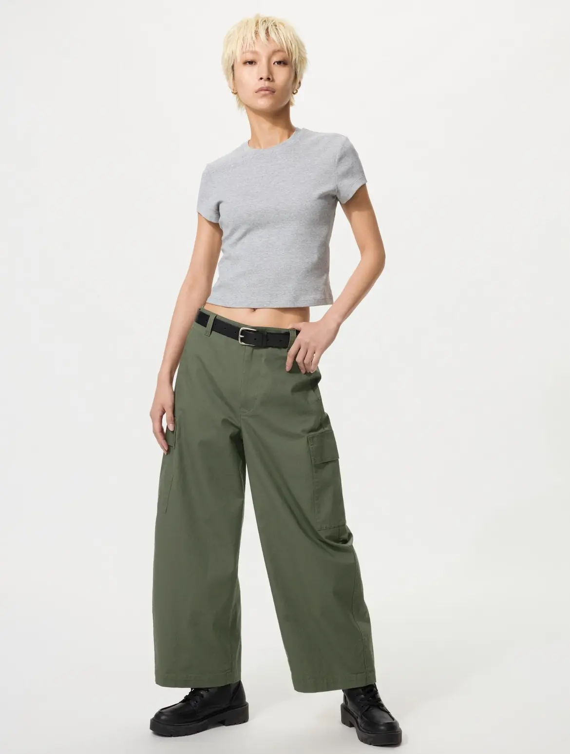 UNIQLO - Quần nữ ống cong túi hộp